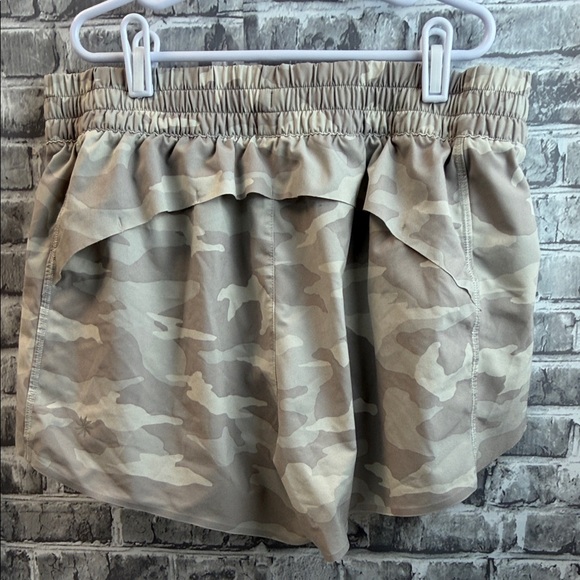 Athleta Camouflage Ruffle Shorts - Picture 3 of 9